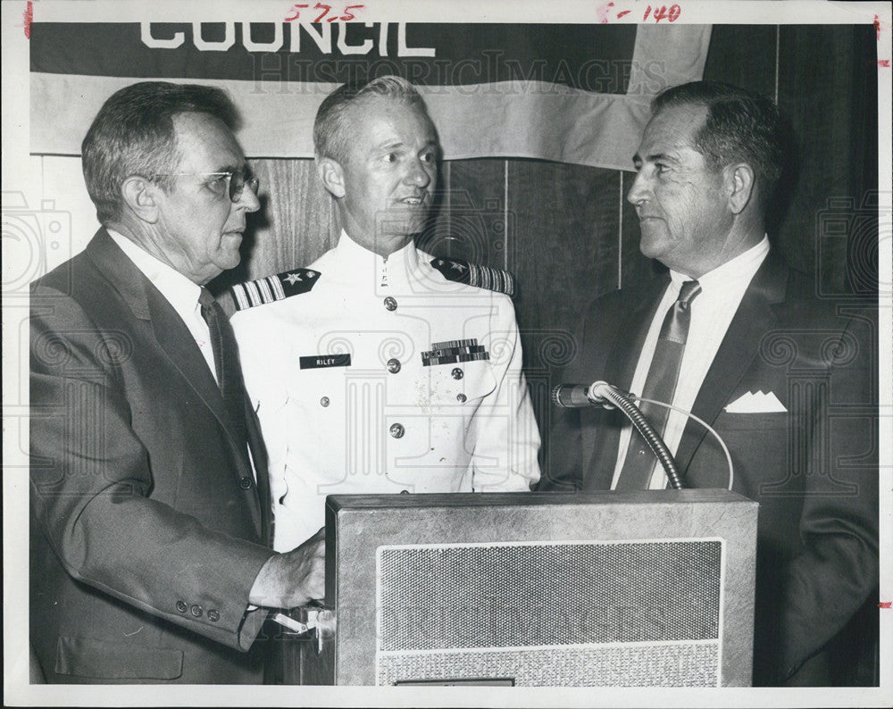 1966 Press Photo Venice Mayor Smyth D. Brohard installed as President - Historic Images