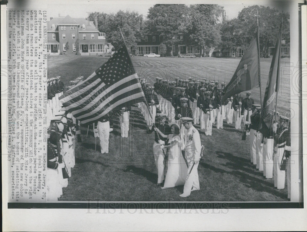 1967 Press Photo Barbara Jerry color guard at the U S naval academy - Historic Images