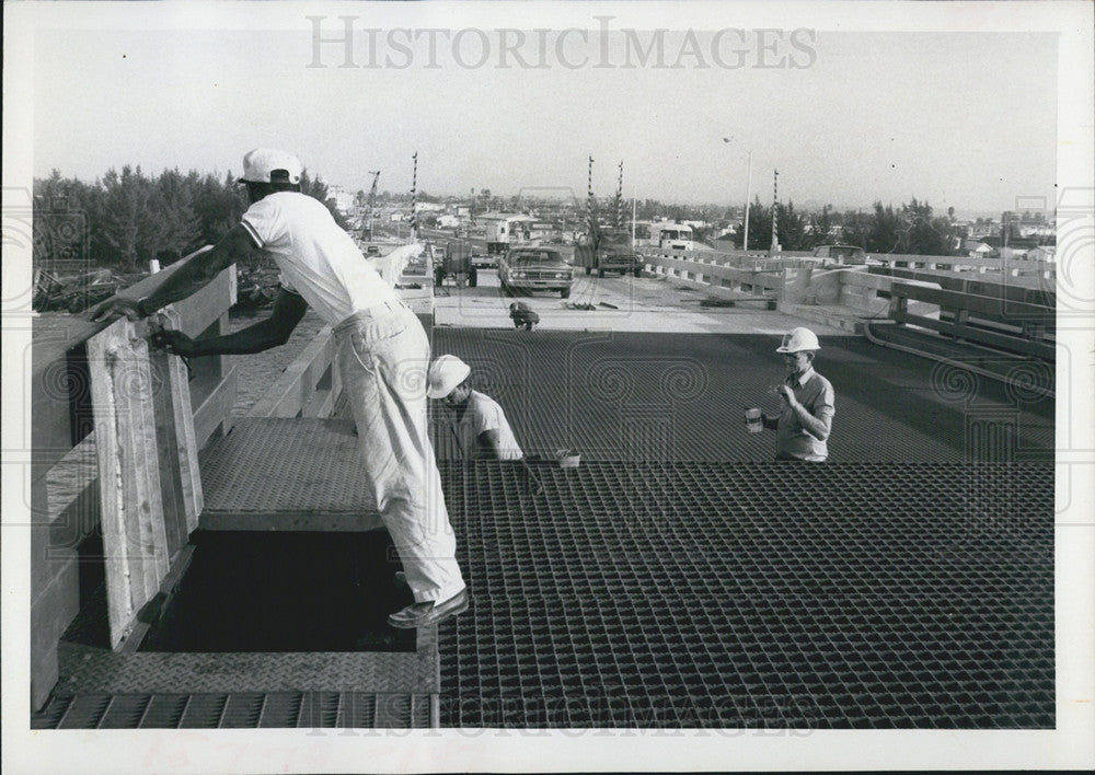 1971 Press Photo Construction on the John's Pass Bridge - Historic Images