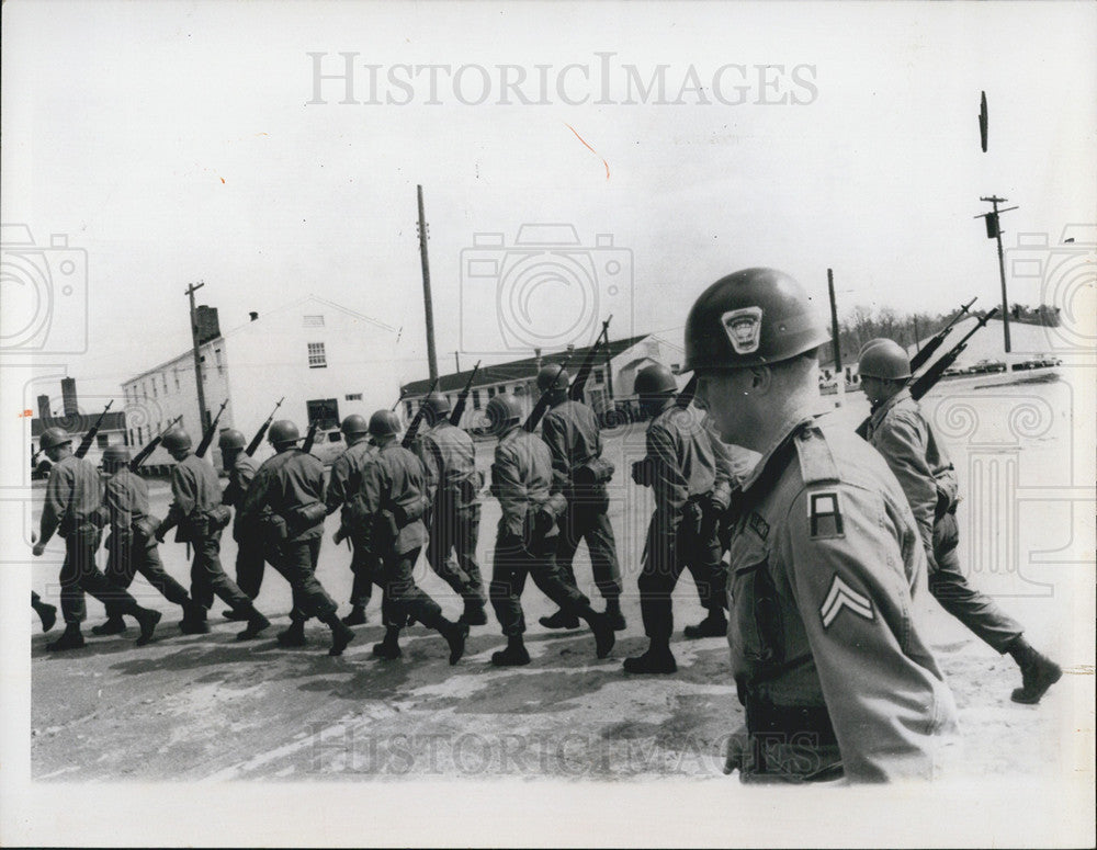 1966 Press Photo Military troops in basic training - Historic Images