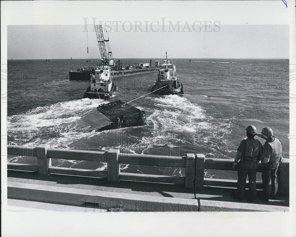 1984 Press Photo Tugboats Barge - Historic Images