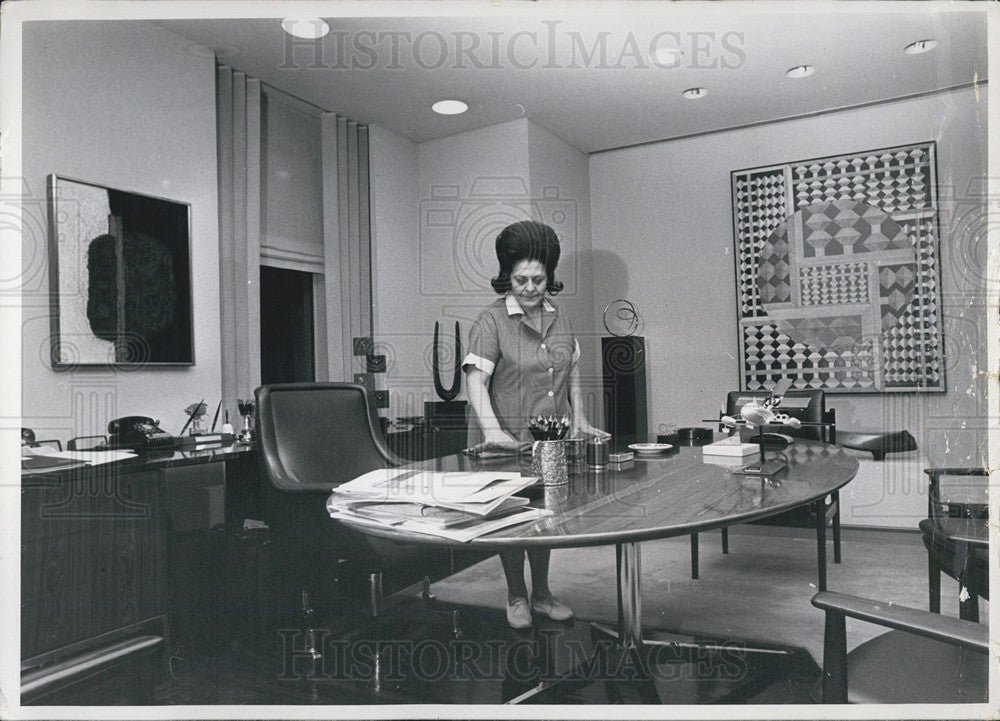 1970 Press Photo Mrs rachel Maukite .a maid in a hotel in NY - Historic Images