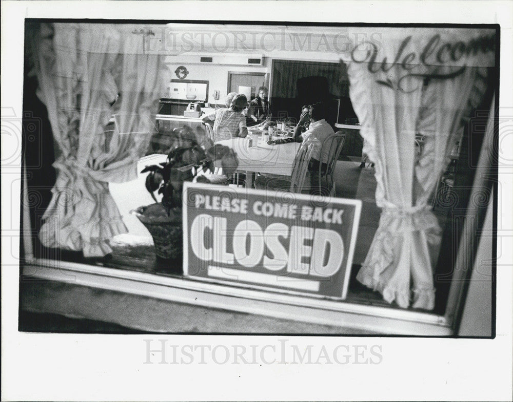 1987 Press Photo Footloose Club Meeting - Historic Images