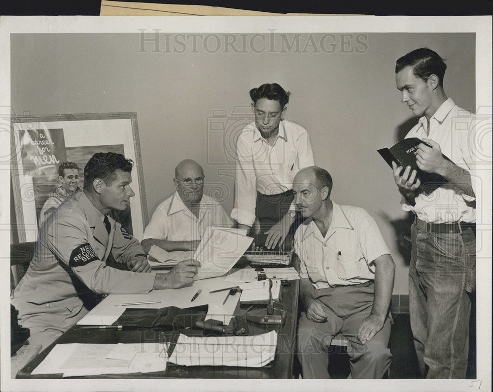 1950 Press Photo Navy Avoid Draft - Historic Images