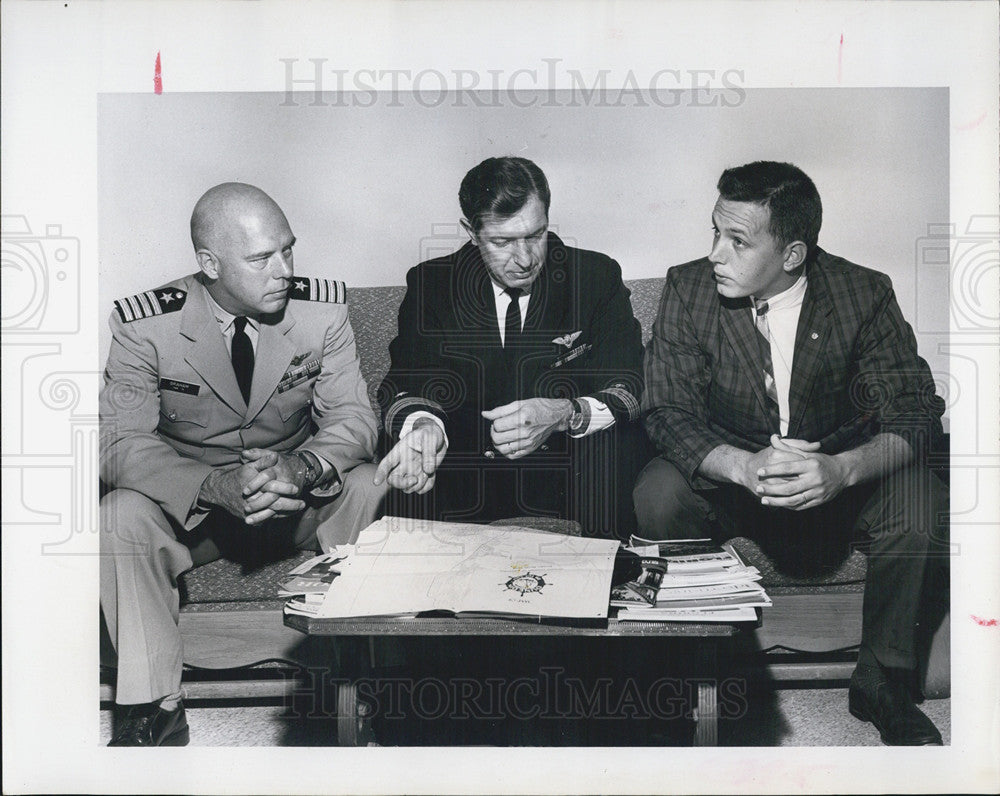 1965 Press Photo Naval Officers - Historic Images