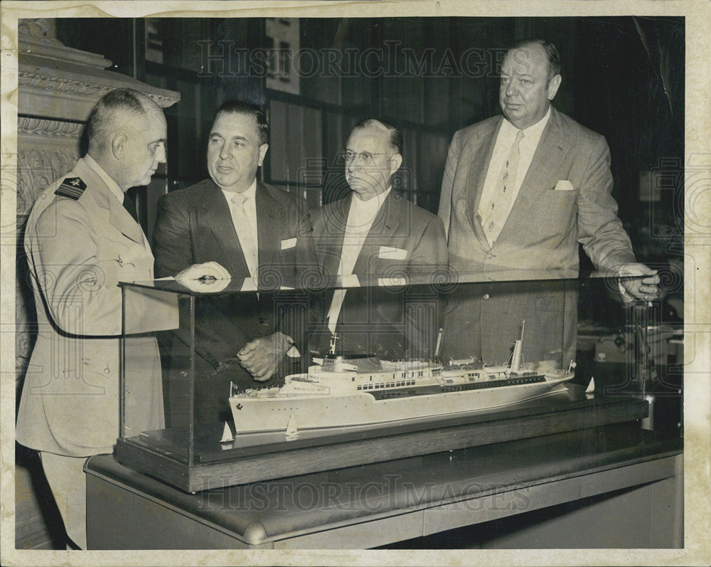 1955 Press Photo Capt. William O. Gallery, Mayor Richard J. Daley - Historic Images