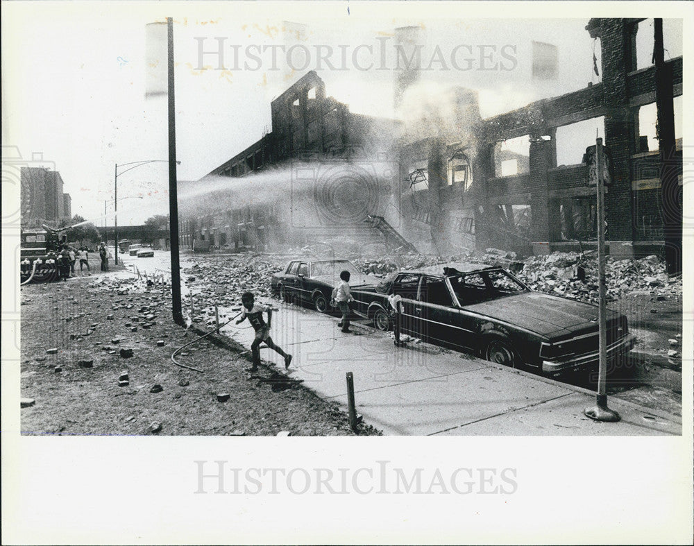 1983 Press Photo Firemen still Battling Warehouse Fire on Chicago - Historic Images