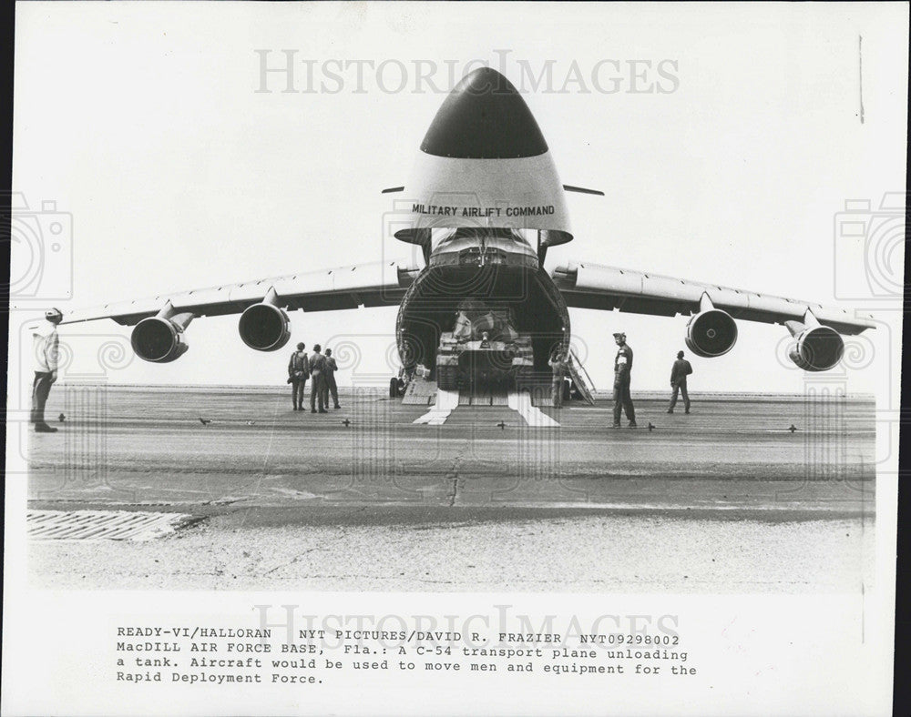 1980 Press Photo A C-54 transport plane - Historic Images