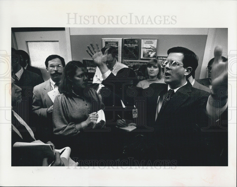 1991 Press Photo Peter Williams Chief Pentagon Spokesmen - Historic Images