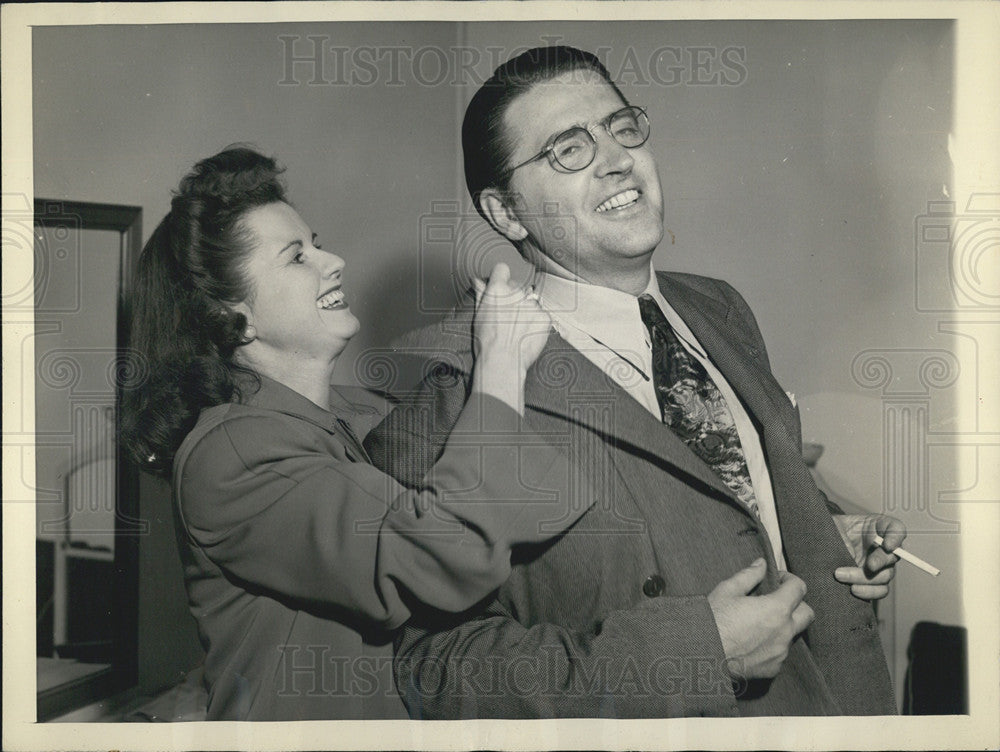 1942 Press Photo Mr &amp; Mrs Meredith Willson He is Composer - Historic Images