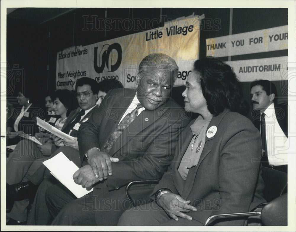 1987 Press Photo Mayor Harold Washington Martin Luther King&#39;s Widow High School - Historic Images