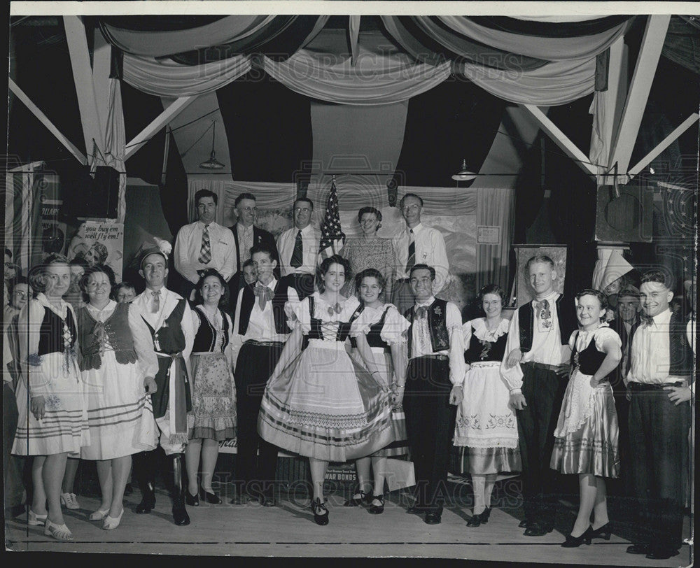 1949 Press Photo All-Slav Congress of Colorado Dressed in Clothes from Europe - Historic Images