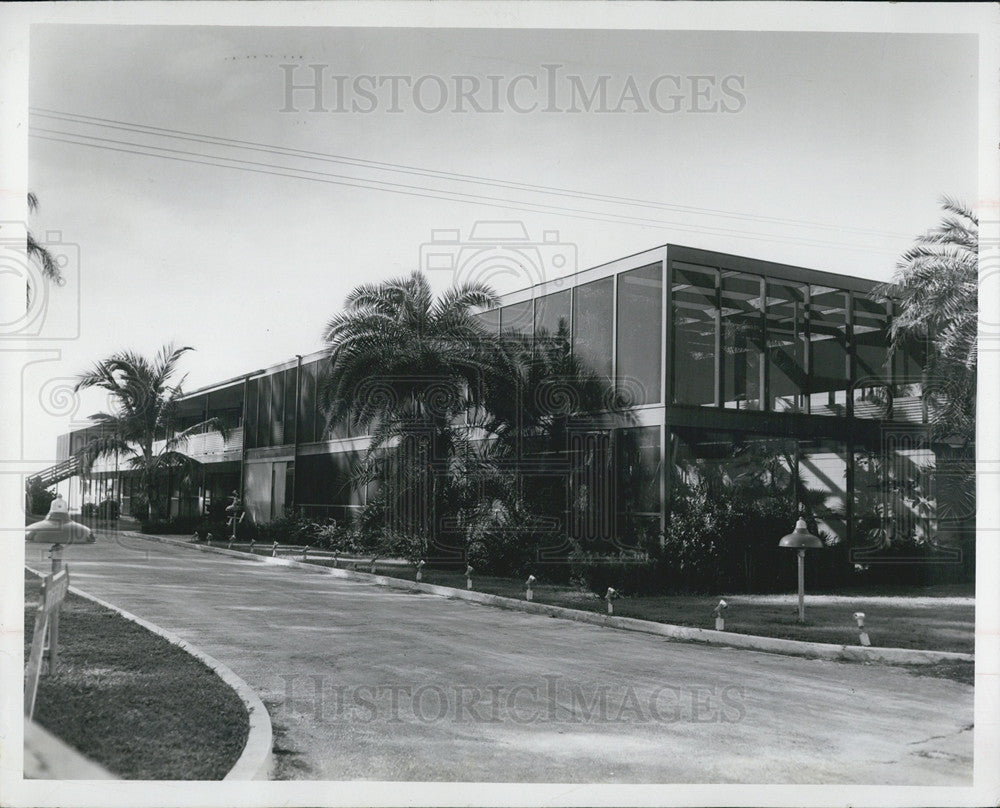 Press Photo Building in Plaza - Historic Images