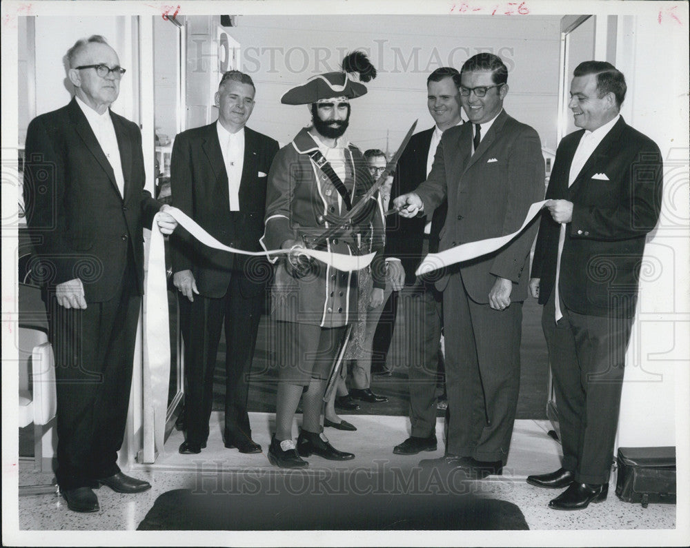 1966 Press Photo Opening pf King Car-Truck Rental: Pres. &amp; founder George King - Historic Images