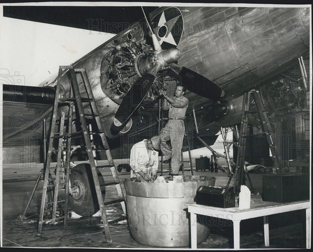 1946 Press Photo C-47 Cargo Carrier being overhauled by mechanics C.J. Schweiger - Historic Images