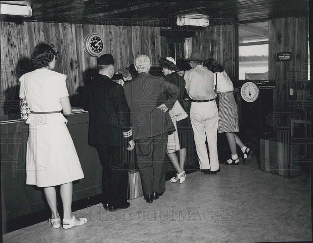 1946 Press Photo Reservation counter for the National Air Line at - Historic Images