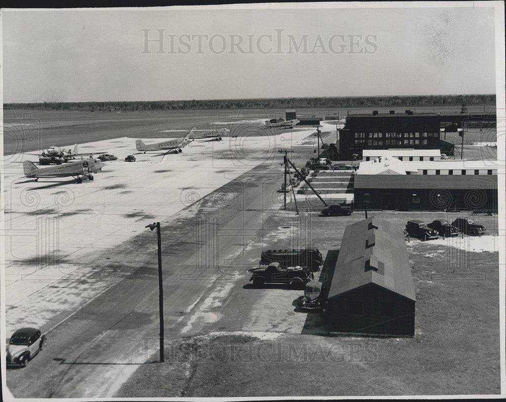 1998 Press Photo US Airlines C-47 cargo Plane Line up. - Historic Images