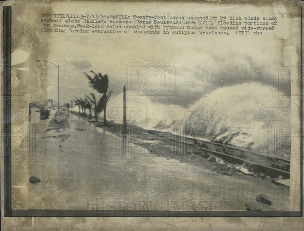 1972 Press Photo Wind Waves from typhoon Susan at Roxas Blvd Manila Philippines. - Historic Images