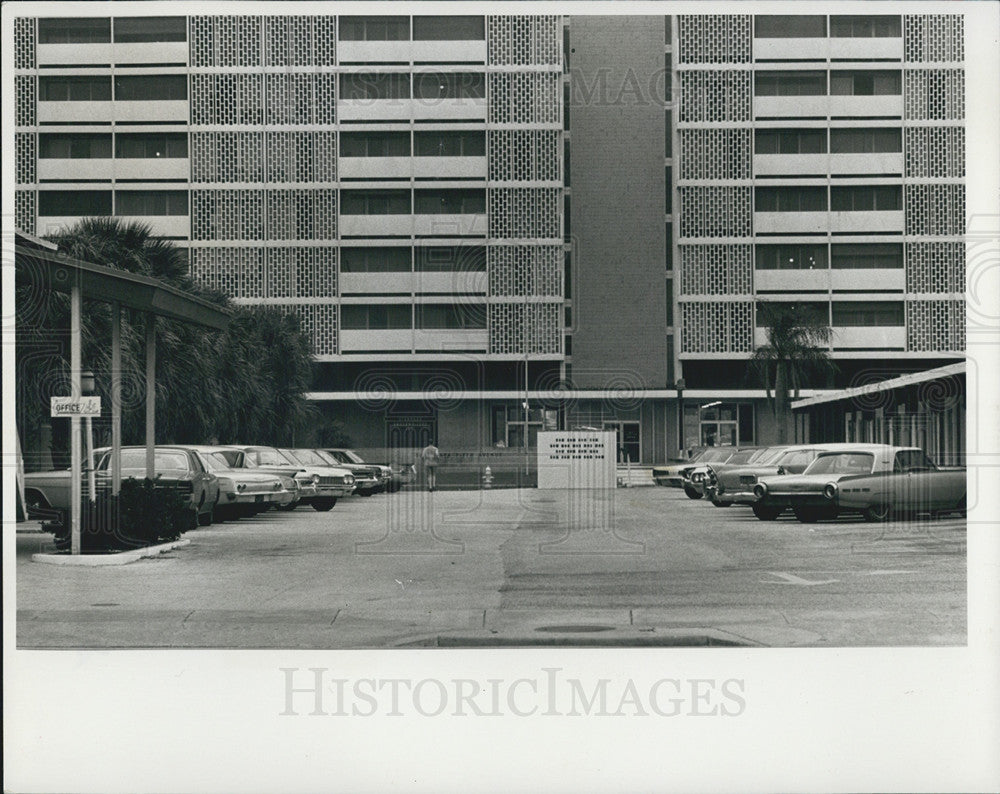 1966 Press Photo Plaza Inn Motel. - Historic Images