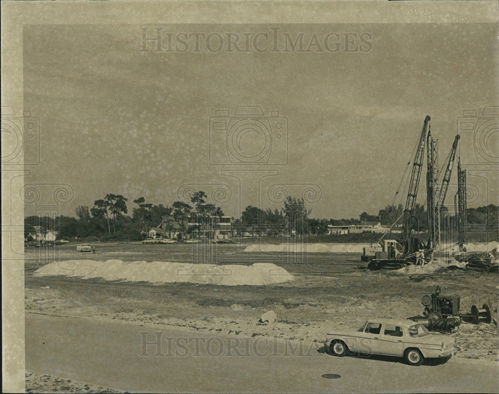 1962 Press Photo Land preparation begins for Plaza Fifth Avenue building - Historic Images