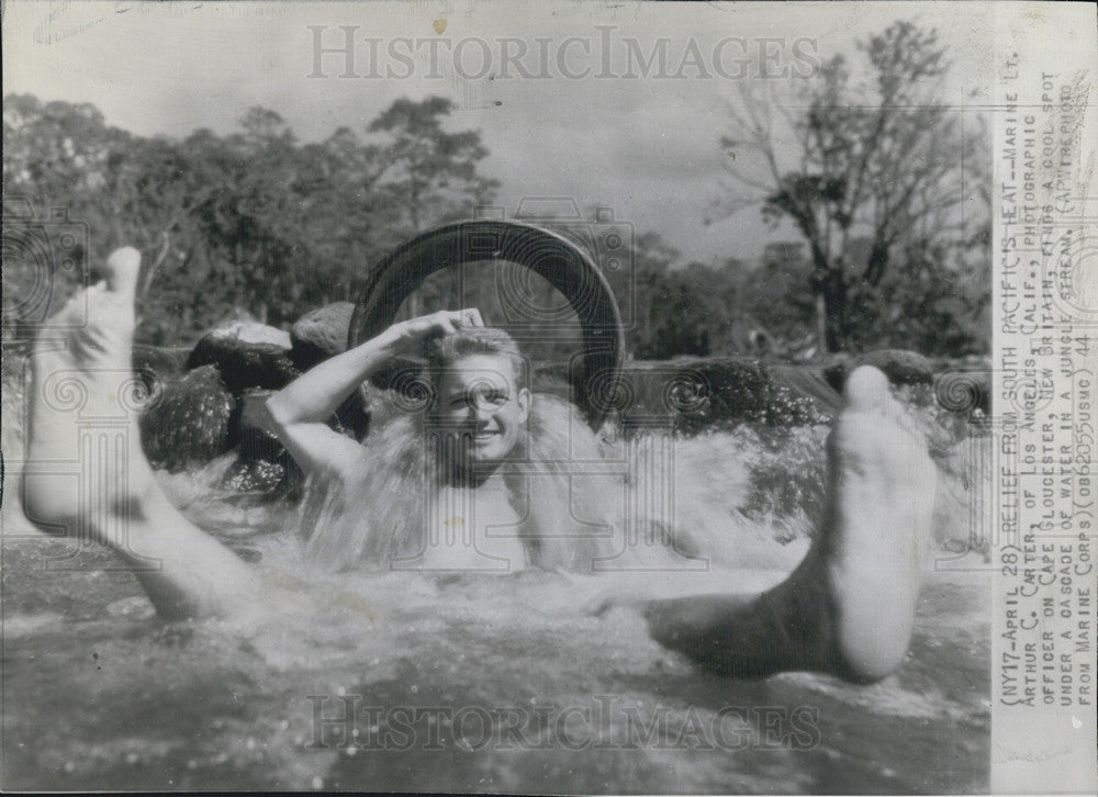 1944 Press Photo Lt. Arthur Carter Finds Cool Spot In Stream On Cape Glousester - Historic Images