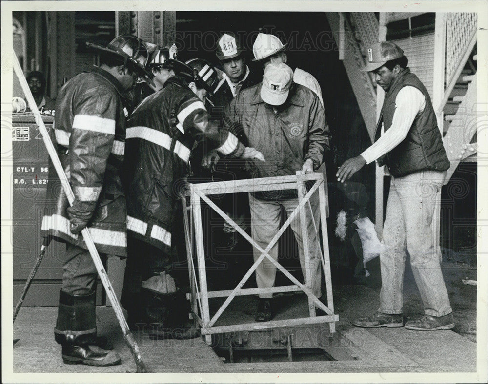 1984 Press Photo Firemen Underground Transformer Vault Explosion - Historic Images