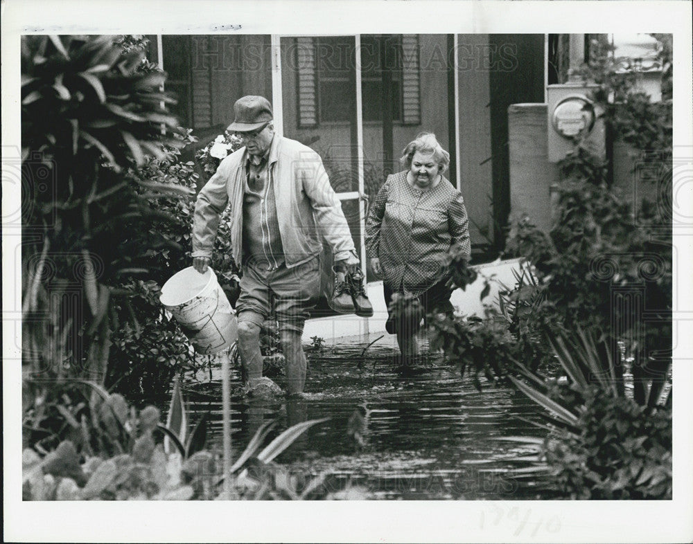 1983 Press Photo Deep Lagoon Trailer Park Flood Home Evacuation Port Richey - Historic Images