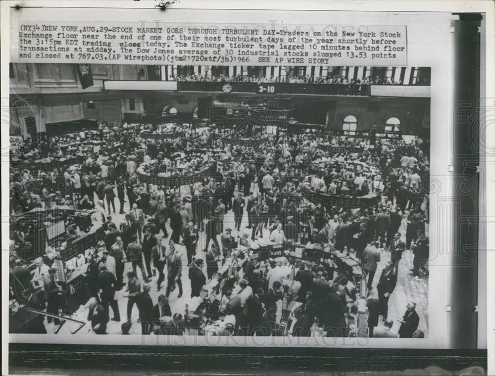 1966 Press Photo Traders on the New York Stock Exchange. - Historic Images