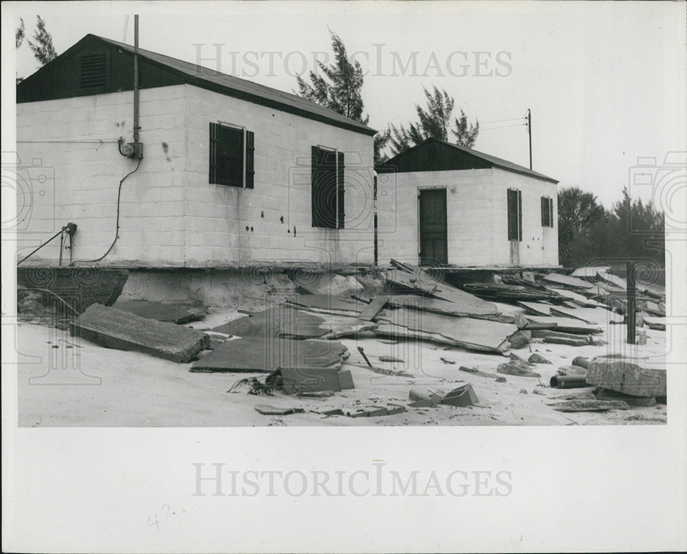 Press Photo Beach storms house debris - Historic Images