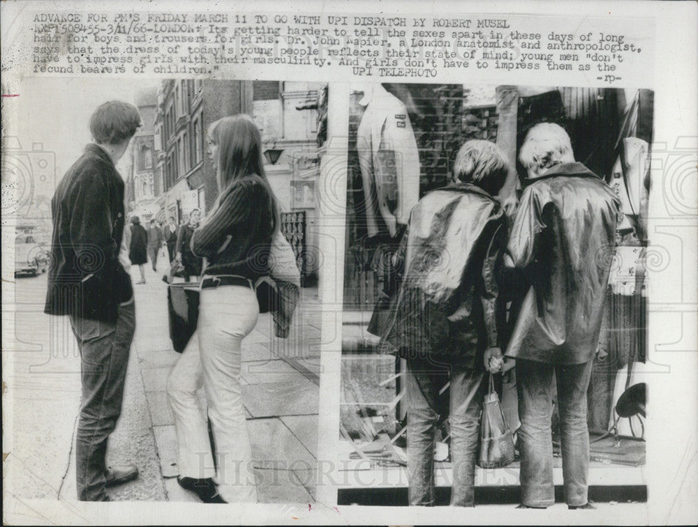 1966 Press Photo Youths of London starting to look alike - Historic Images