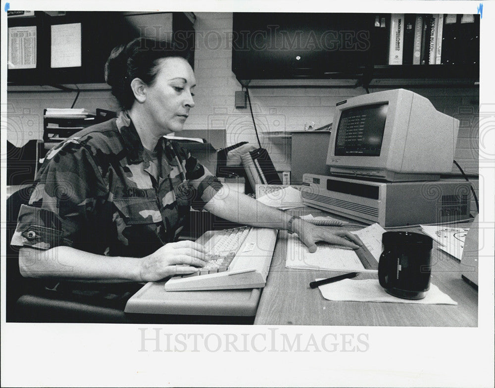 1990 Press Photo Sgt. Marilyn Schmidt, Army Reserve Command - Historic Images