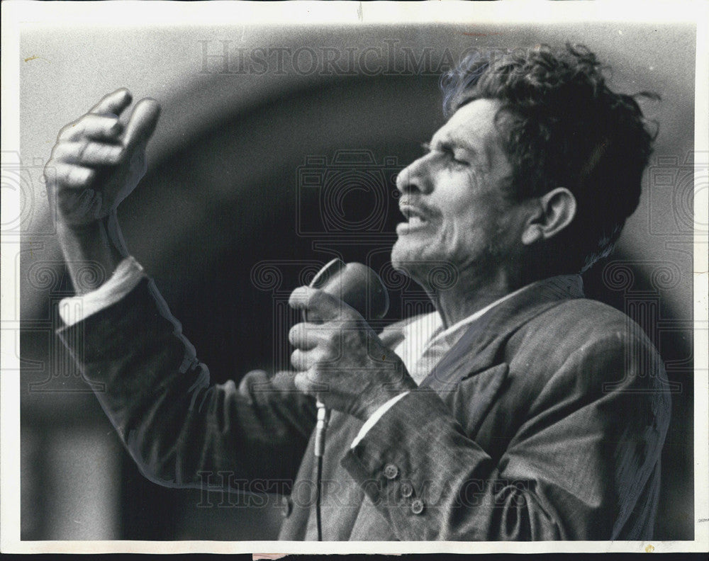 1966 Press Photo this Ladino is addressing an anti goverment student rally - Historic Images