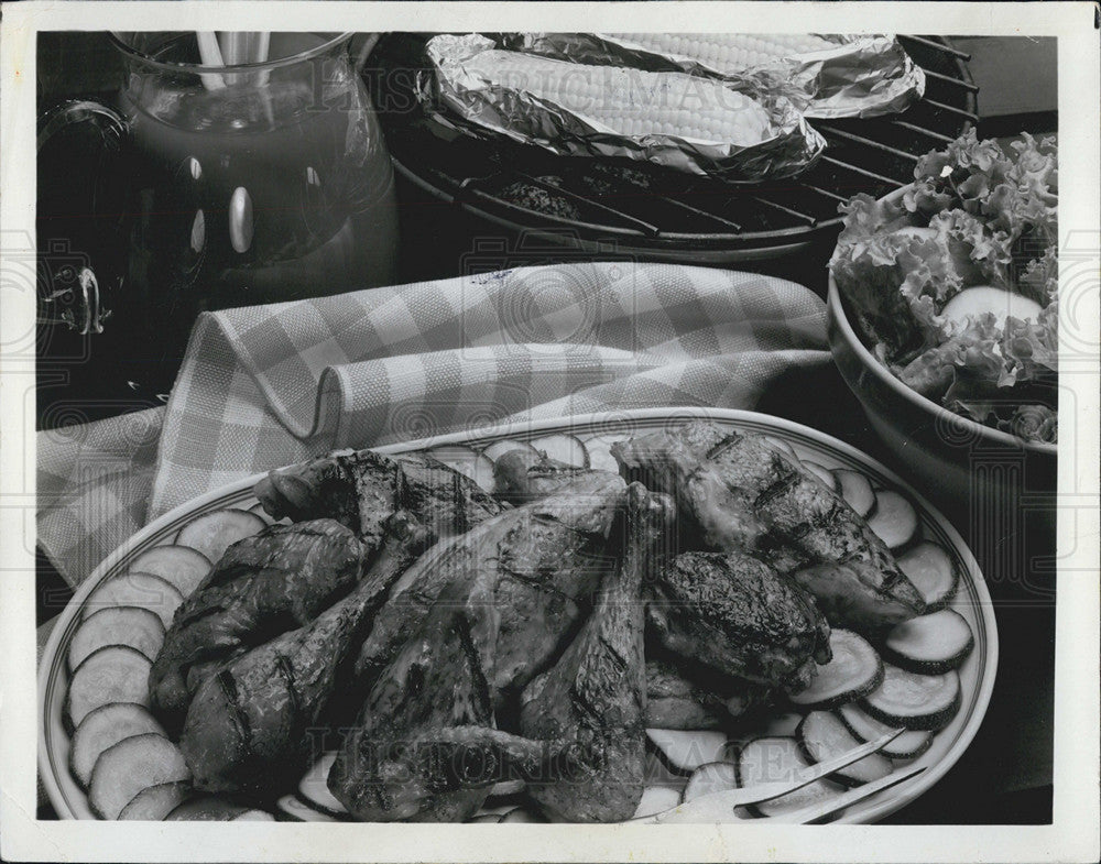 1987 Press Photo Grilled Chicken Marinated with Red Wine Vinegar - Historic Images