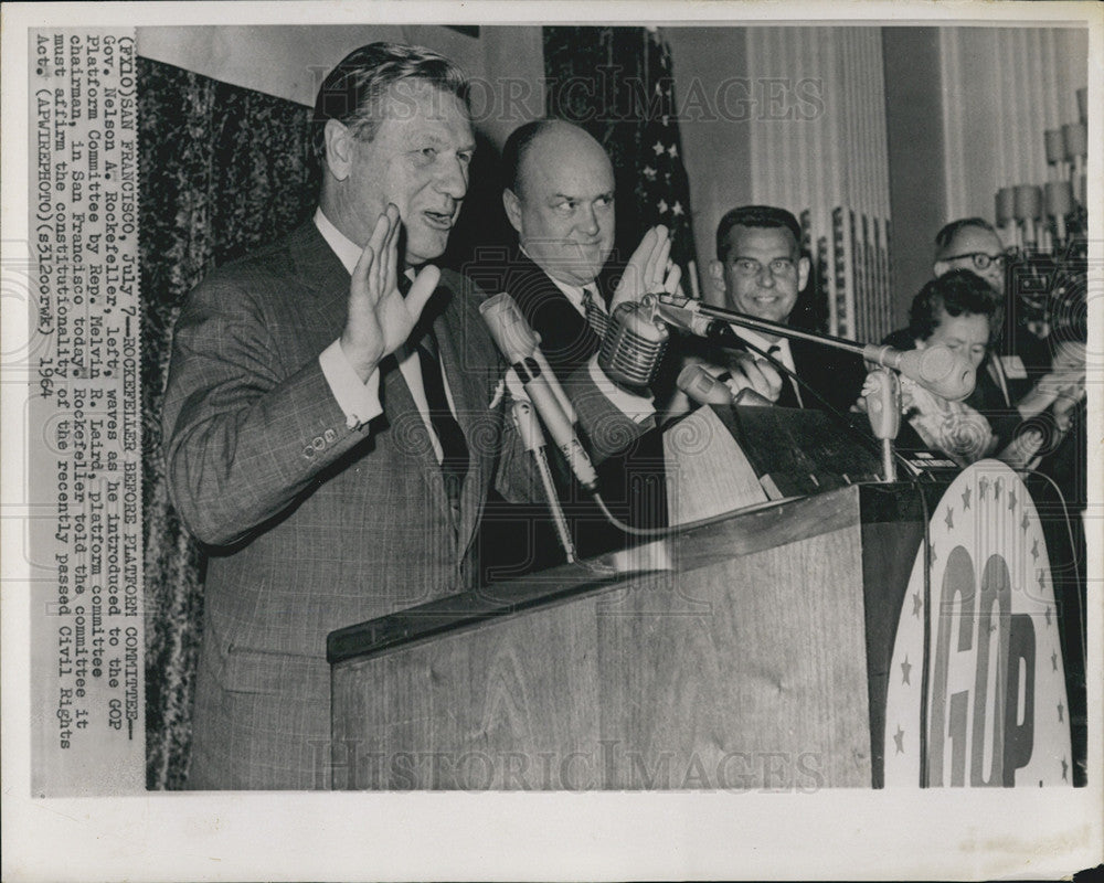 1954 Press Photo Gov.Nelson A. Rockefeller waves. - Historic Images