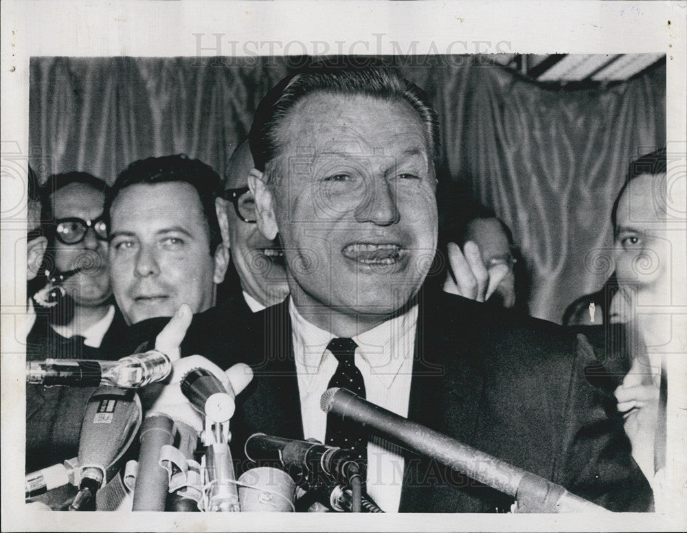 1964 Press Photo Gov. Nelson Rockefeller on his Election Campaign - Historic Images