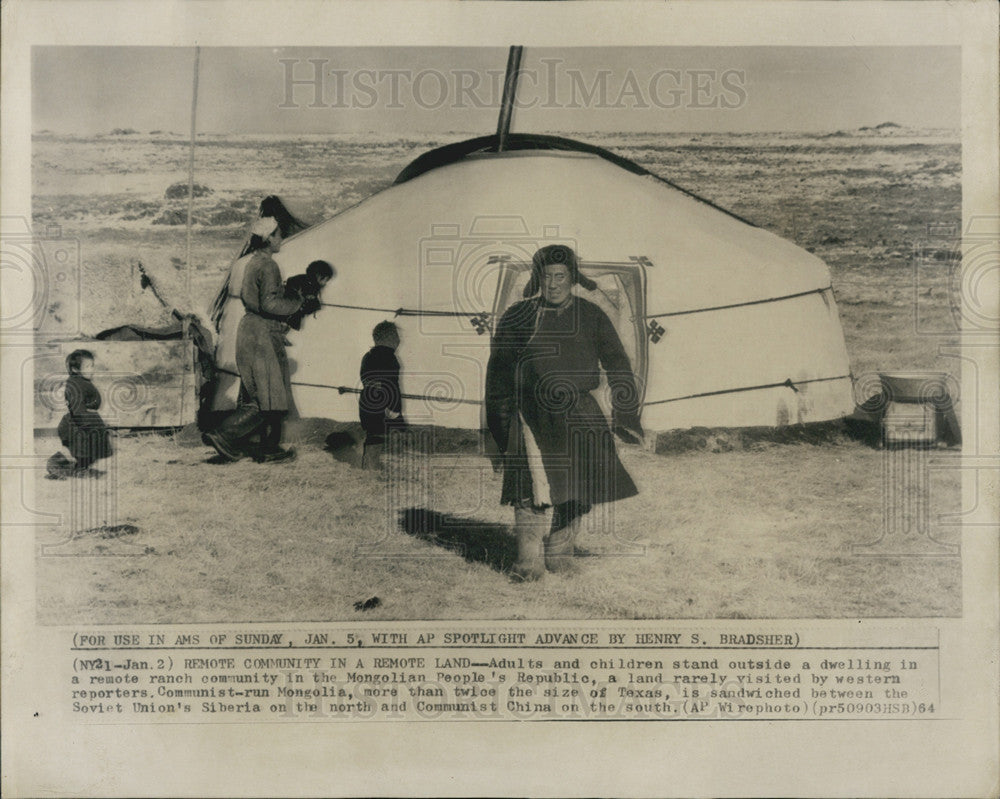 1964 Press Photo Adults children stand outside a dwelling Mongolian Republic. - Historic Images