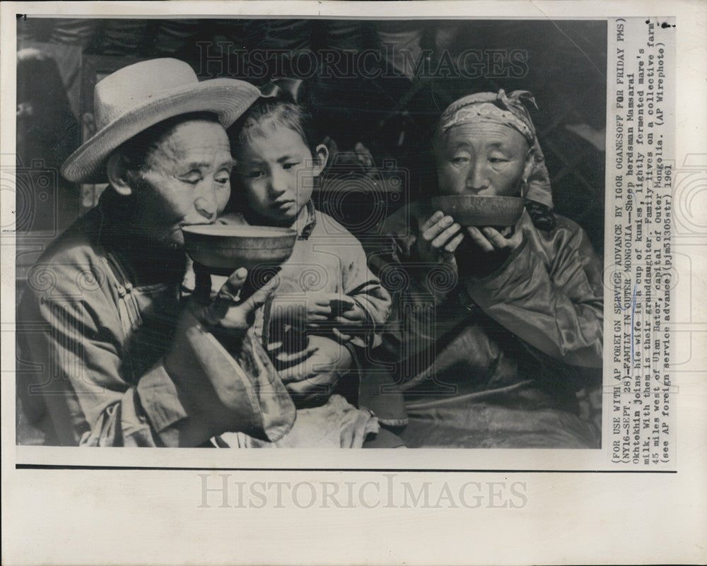 1961 Press Photo Sheep herdsman Mamsarai Okhtekhin joins his wife cup of kumiss. - Historic Images