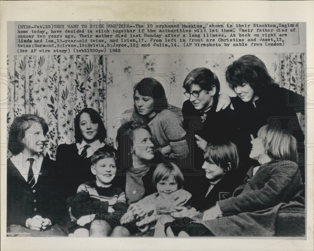 1965 Press Photo The 10 orphaned Mackias in their Stockton England home. - Historic Images