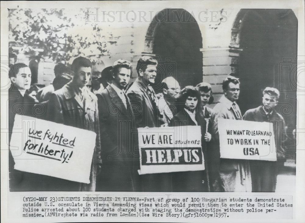 1957 Press Photo Student demonstrators in Vienna - Historic Images