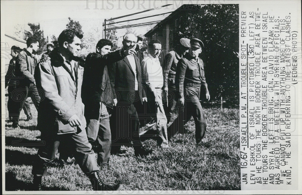 1967 Press Photo Levi Eshkol tours the border between Israel and Syria - Historic Images