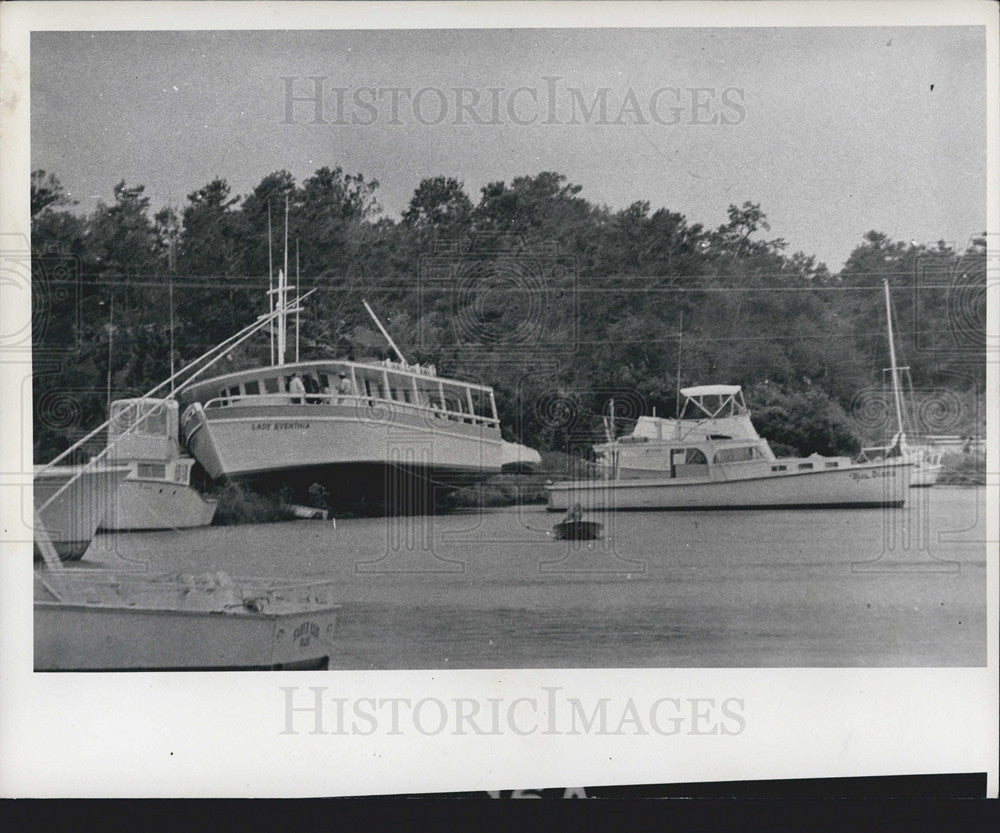 1975 Press Photo Battered boats from hurricane in Florida - Historic Images