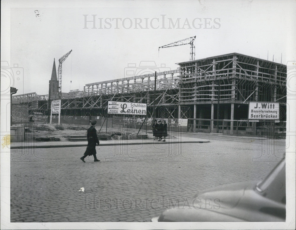 Press Photo Building under construction in Saar,France - Historic Images