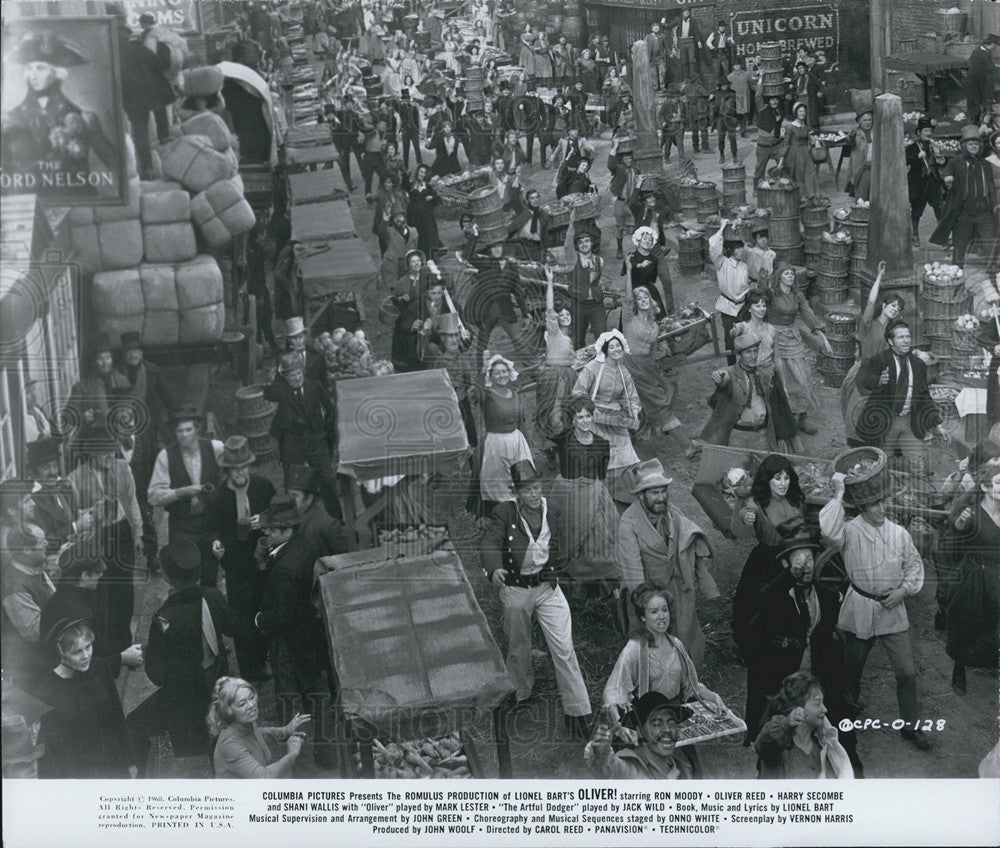 1968 Press Photo All Workers Sing And Dance IN Street In Oliver COPY - Historic Images