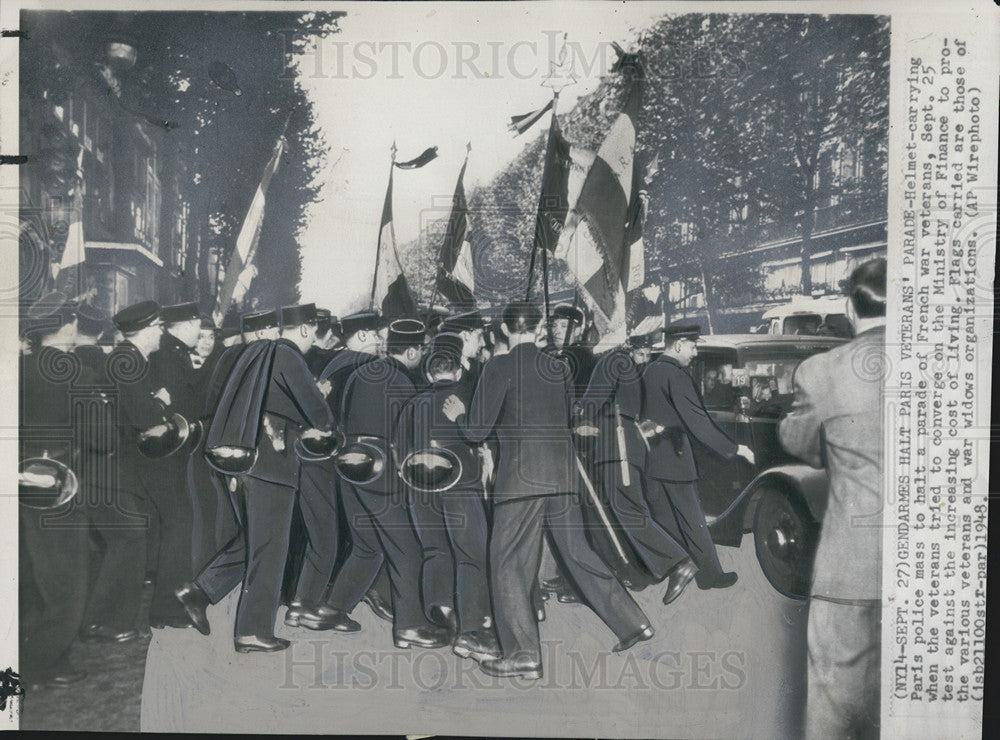 1948 Press Photo Gendarmes Halt Paris Veterans parade Paris Police - Historic Images