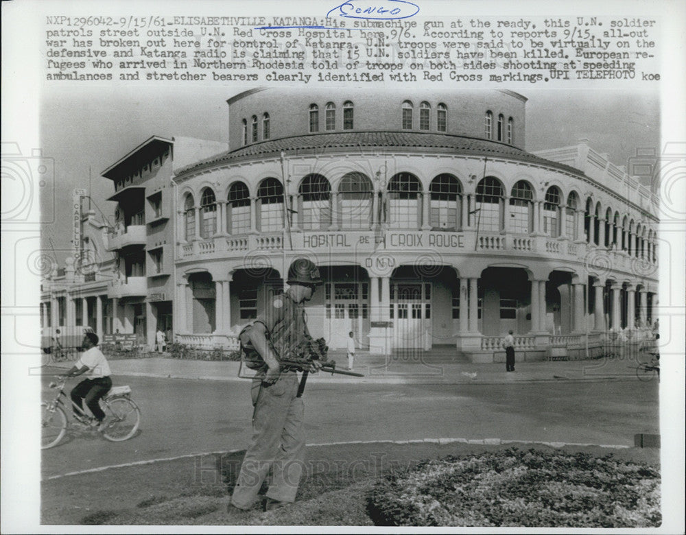 1961 Press Photo Elisabethville Congo Soldier Patrols UN Red Cross Hospital - Historic Images