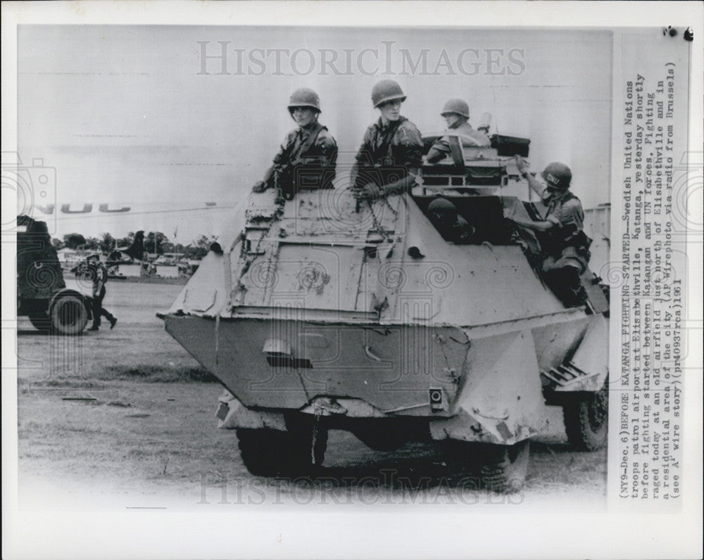 1961 Press Photo Swedish United Nations troop patrols airport in Katanga - Historic Images