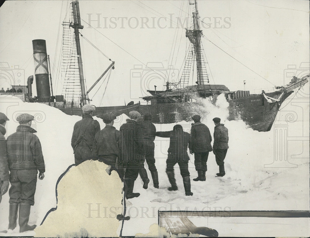 Press Photo Ship Viking Exploded Through Ice Near Morse Island For Passengers - Historic Images