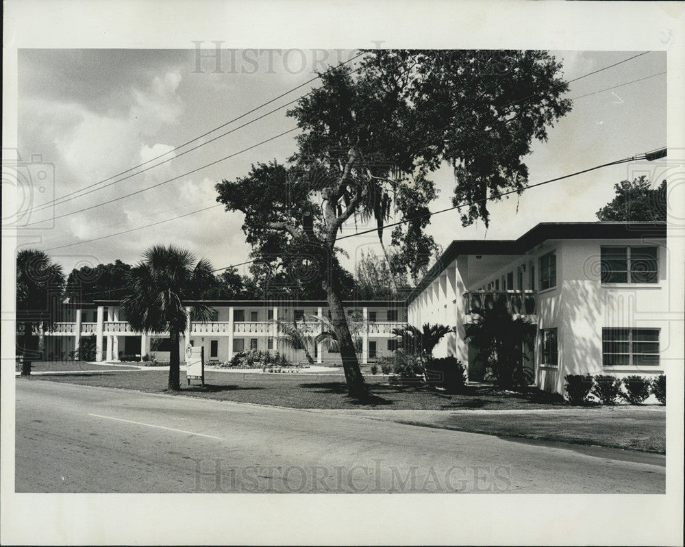 1969 Press Photo Fourth Street Apartments Talisman Betts Real Estate - Historic Images