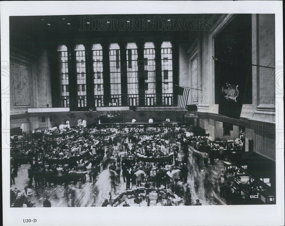 1967 Press Photo New York Stock Exchange men trading stocks - Historic Images