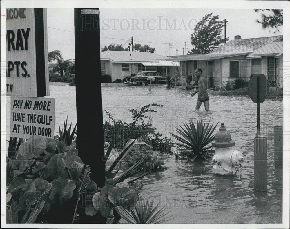 1960 Press Photo Flooding St Petersburg Florida - Historic Images